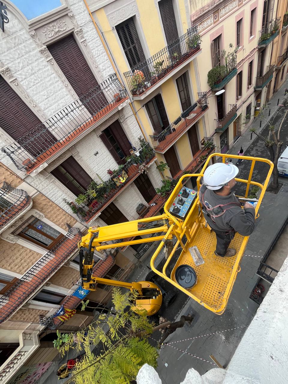 Solar preparat abans de l'inici d'una obra nova a Igualada